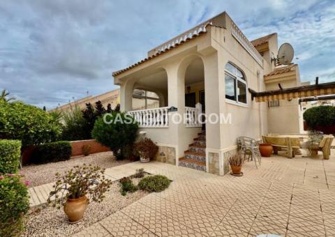 Villa with 2 bedrooms and 1 bathrooms in Rojales, Alicante