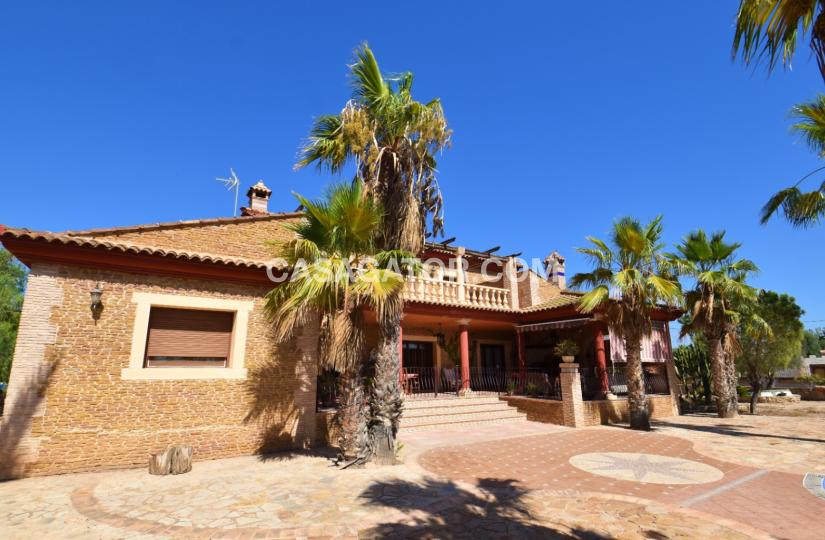 Finca with 4 bedrooms and 4 bathrooms in Rojales, Alicante