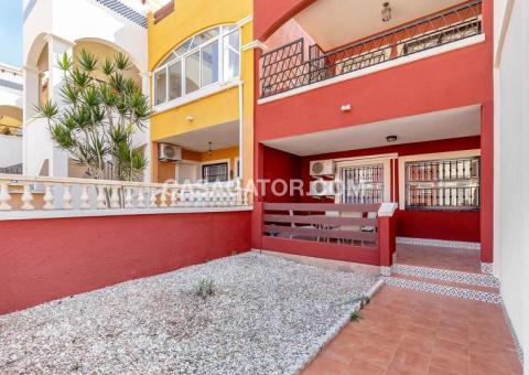 Bungalow with 2 bedrooms and 2 bathrooms in Orihuela Costa, Alicante