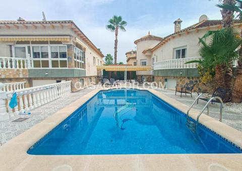 Villa with 6 bedrooms and 4 bathrooms in Orihuela, Alicante