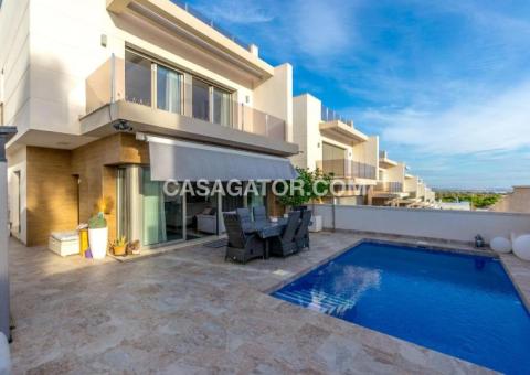 Villa with 3 bedrooms and 3 bathrooms in Orihuela Costa, Alicante