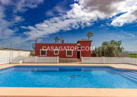 Finca with 3 bedrooms and 2 bathrooms in Orihuela, Alicante