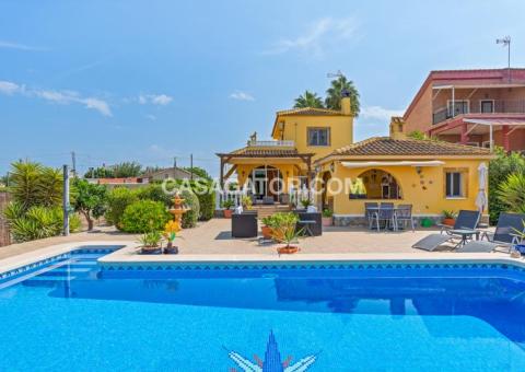 Villa with 3 bedrooms and 2 bathrooms in Formentera del Segura, Alicante