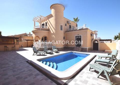 Villa with 4 bedrooms and 2 bathrooms in Benijófar, Alicante