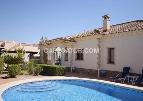 Villa with 3 bedrooms and 2 bathrooms in Formentera del Segura, Alicante