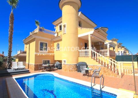 Villa with 3 bedrooms and 2 bathrooms in Algorfa, Alicante