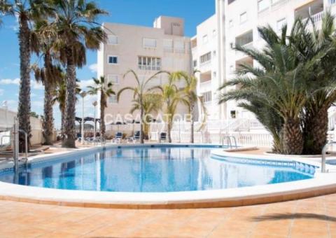 Apartment with 4 bedrooms and 3 bathrooms in Guardamar del Segura, Alicante