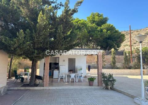 Finca with 3 bedrooms and 2 bathrooms in Elche, Alicante