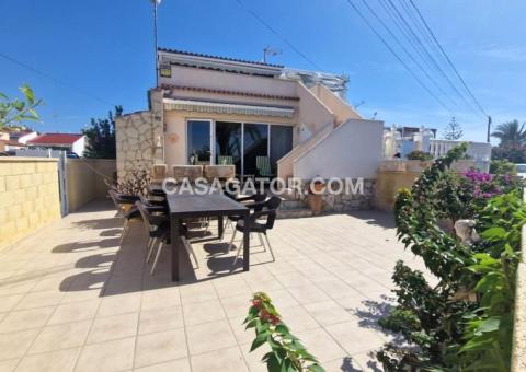 Semi detached with 3 bedrooms and 2 bathrooms in Torrevieja, Alicante