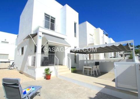 Villa with 4 bedrooms and 3 bathrooms in La Marina, Alicante