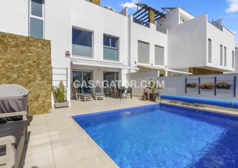 Semi detached with 3 bedrooms and 2 bathrooms in Torrevieja, Alicante