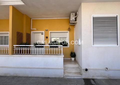 Apartment with 2 bedrooms and 2 bathrooms in Almoradí, Alicante