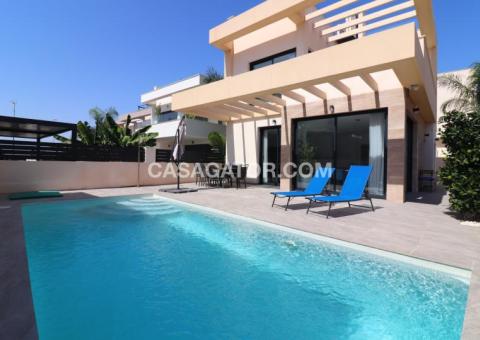 Villa with 3 bedrooms and 2 bathrooms in Los Montesinos, Alicante