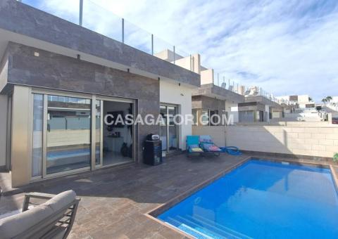 Villa with 3 bedrooms and 2 bathrooms in Orihuela Costa, Alicante