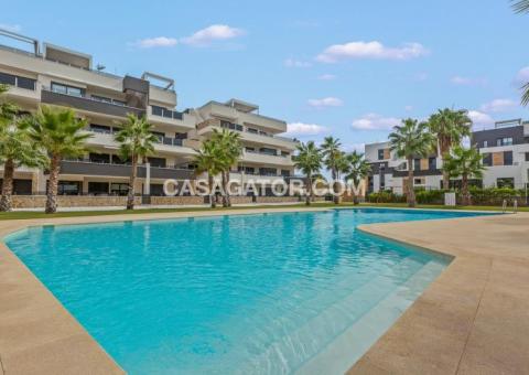 Townhouse with 2 bedrooms and 2 bathrooms in Torrevieja, Alicante