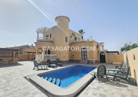 Villa with 4 bedrooms and 2 bathrooms in Benijófar, Alicante