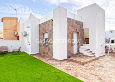 Bungalow with 2 bedrooms and 2 bathrooms in Orihuela Costa, Alicante