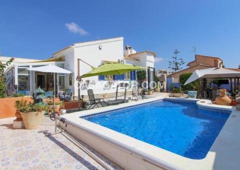 Villa with 4 bedrooms and 2 bathrooms in Orihuela Costa, Alicante