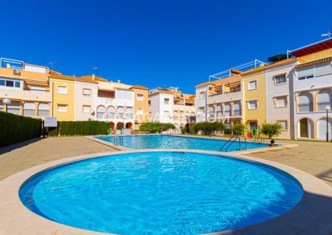 Bungalow with 2 bedrooms and 1 bathrooms in Torrevieja, Alicante