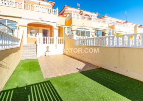 Townhouse with 2 bedrooms and 2 bathrooms in Orihuela Costa, Alicante