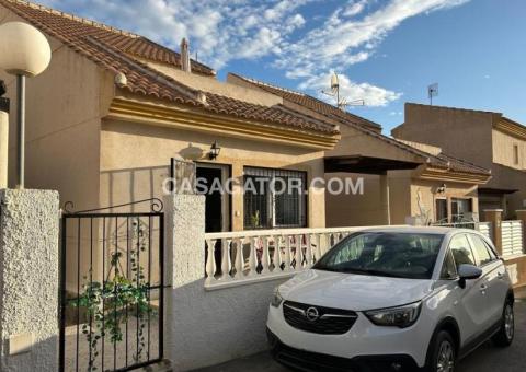 Villa with 2 bedrooms and 2 bathrooms in Ciudad Quesada, Alicante