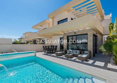 Villa with 3 bedrooms and 2 bathrooms in Los Montesinos, Alicante