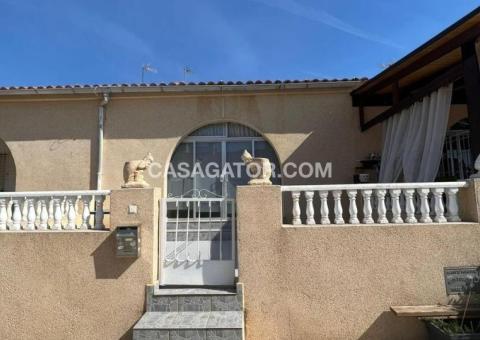 Bungalow with 2 bedrooms and 1 bathrooms in Torrevieja, Alicante