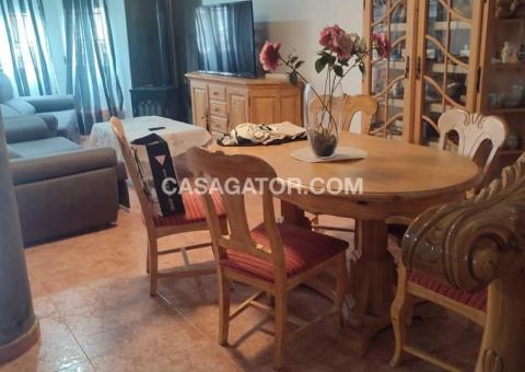 Townhouse with 4 bedrooms and 2 bathrooms in Dolores, Alicante