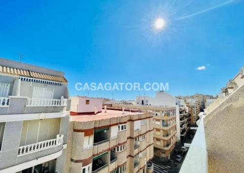 Penthouse with 2 bedrooms and 1 bathrooms in Torrevieja, Alicante