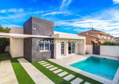 Villa with 3 bedrooms and 2 bathrooms in Orihuela Costa, Alicante