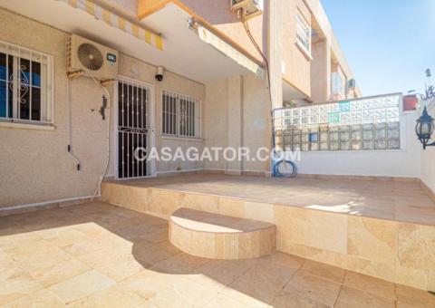 Townhouse with 2 bedrooms and 1 bathrooms in Torrevieja, Alicante