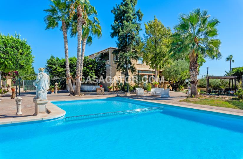 Finca with 12 bedrooms and 8 bathrooms in Crevillente, Alicante