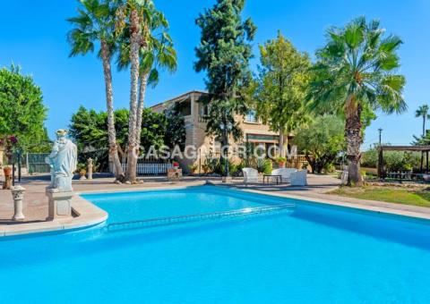 Finca with 12 bedrooms and 8 bathrooms in Crevillente, Alicante