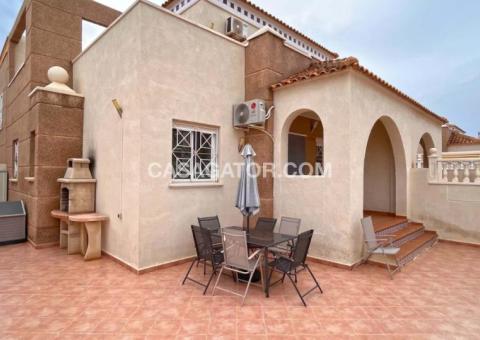 Townhouse with 3 bedrooms and 2 bathrooms in La Mata, Alicante