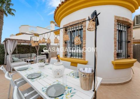 Villa with 2 bedrooms and 2 bathrooms in Guardamar del Segura, Alicante