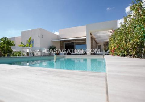 Villa with 2 bedrooms and 2 bathrooms in Algorfa, Alicante