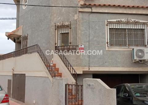 Townhouse with 3 bedrooms and 2 bathrooms in Catral, Alicante