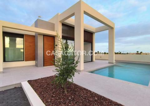 Villa with 3 bedrooms and 4 bathrooms in Ciudad Quesada, Alicante