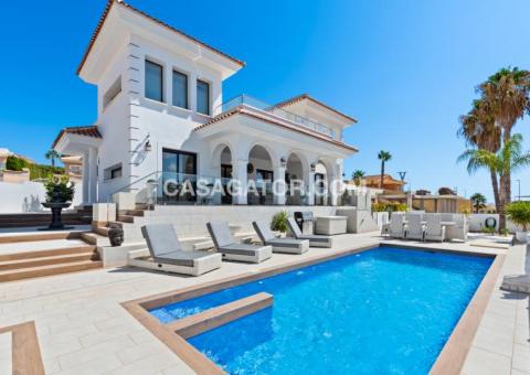 Villa with 4 bedrooms and 3 bathrooms in Ciudad Quesada, Alicante