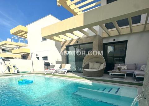 Villa with 3 bedrooms and 3 bathrooms in Los Montesinos, Alicante