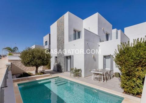 Villa with 2 bedrooms and 2 bathrooms in Benijófar, Alicante