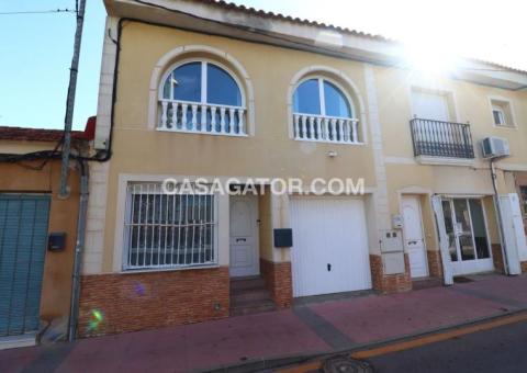 Townhouse with 3 bedrooms and 2 bathrooms in Benijófar, Alicante