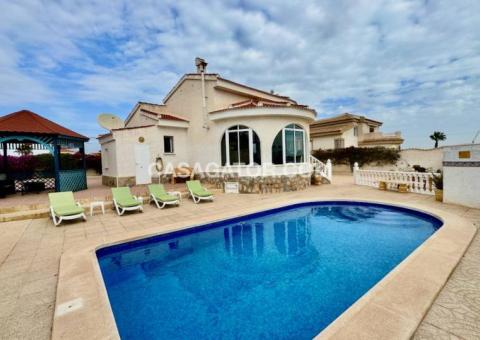 Villa with 2 bedrooms and 2 bathrooms in Ciudad Quesada, Alicante