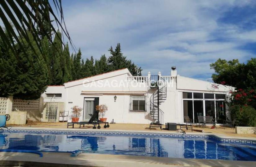 Finca with 3 bedrooms and 3 bathrooms in Crevillente, Alicante