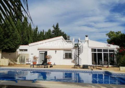 Finca with 3 bedrooms and 3 bathrooms in Crevillente, Alicante