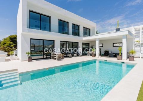 Villa with 4 bedrooms and 3 bathrooms in San Fulgencio, Alicante