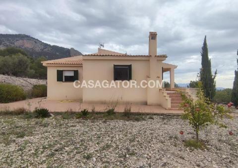 Finca with 4 bedrooms and 2 bathrooms in Tibi, Alicante