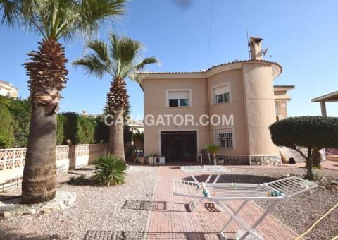 Villa with 4 bedrooms and 4 bathrooms in Ciudad Quesada, Alicante