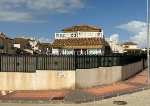 Villa with 3 bedrooms and 2 bathrooms in Algorfa, Alicante