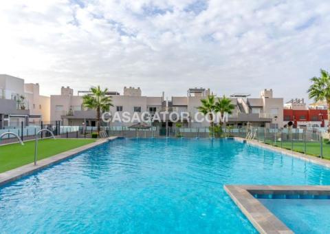 Penthouse with 2 bedrooms and 2 bathrooms in Torrevieja, Alicante